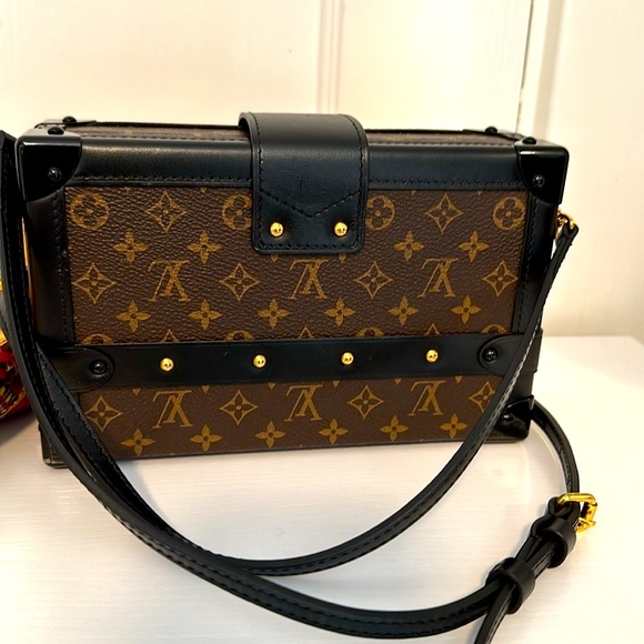 Louis Vuitton Petite Malle Monogram. - Picture 5 of 17